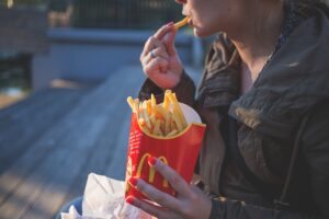 Read more about the article Zero Compromise Eating Fast Food navigating Safe and Healthy Indulgence